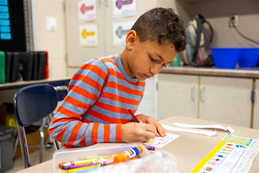 Students create encouraging gifts